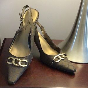 Practically new women’s sling back shoes